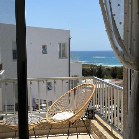 Sea View Apartment Near The Beach Пафос Екстер'єр фото
