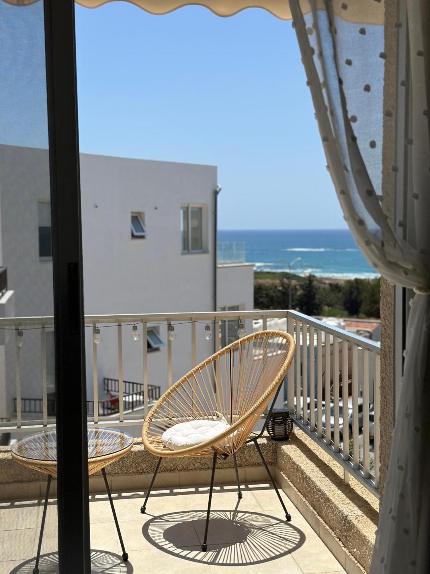 Sea View Apartment Near The Beach Пафос Екстер'єр фото